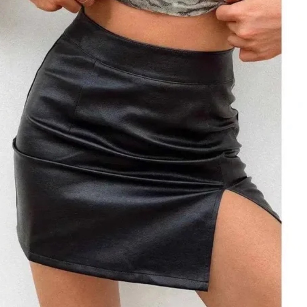 Lioness leather skirt